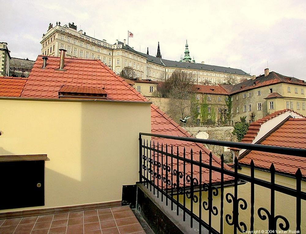 The Golden Wheel Hotel Прага Экстерьер фото